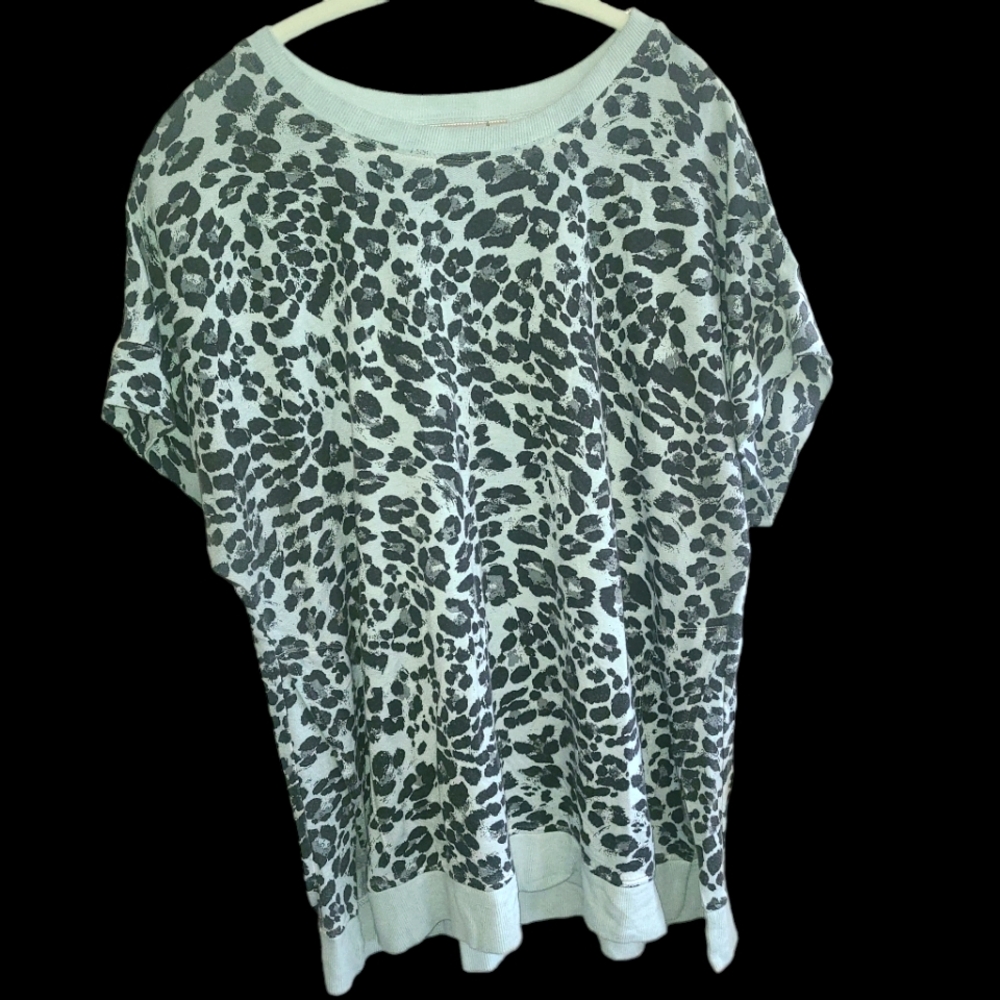 Dantelle Blue Cheetah Print plus woman's size 1x top